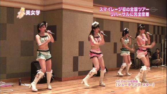 アイドル・女子アナのパンチラ・胸チラが見えてるエロキャプ画像 31