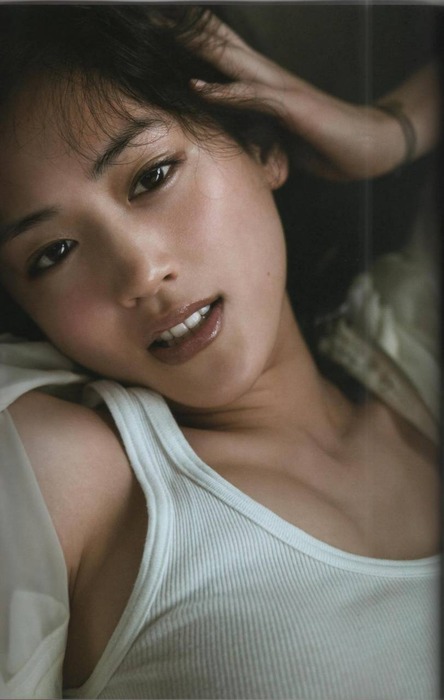 綾瀬はるかの巨乳おっぱいがエロい画像 16