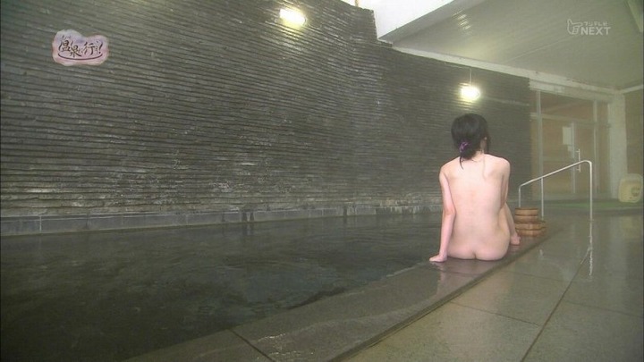 温泉に行こうで林香琳が黒下着を脱いでるエロキャプ画像60枚 13
