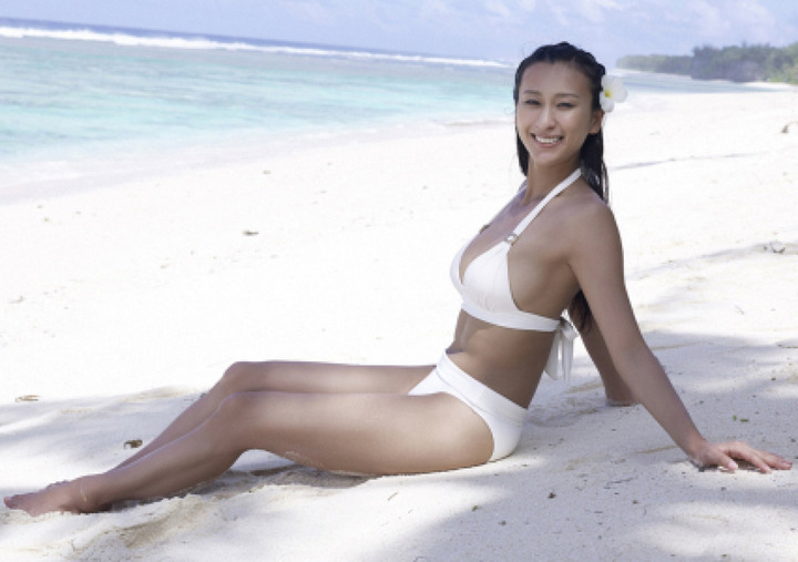【画像76枚】浅田舞のファースト写真集発売決定、彼女はなぜグラビアに挑戦したのか？「不安だらけでネガティブなことしか考えてなかった」 38