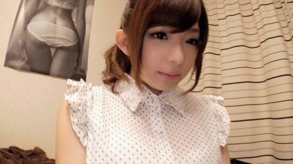目が大きくて可愛い巨乳人妻を脱がせてセックス 2