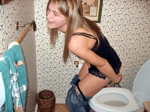 トイレでおふざけ・悪ふざけエロ写メ撮るのは万国共通らしいわｗｗｗｗｗ（画像あり） 9
