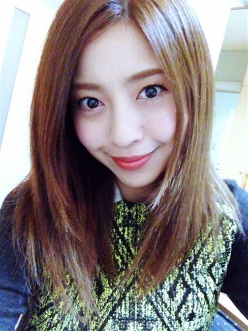片瀬那奈が何もしなくてもやらしいのでキスしたくなるエロ画像 23