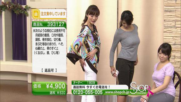 アイドル・女子アナのパンチラ・胸チラが見えてるエロキャプ画像 2