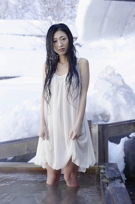 壇蜜さんが浴衣姿で脱いでる着エロ画像40枚 14