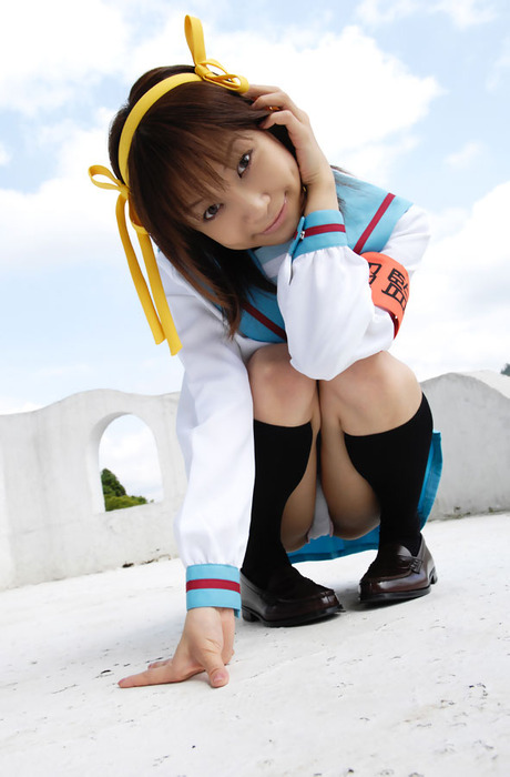 露出の激しいコスプレイヤーのエロ画像 17