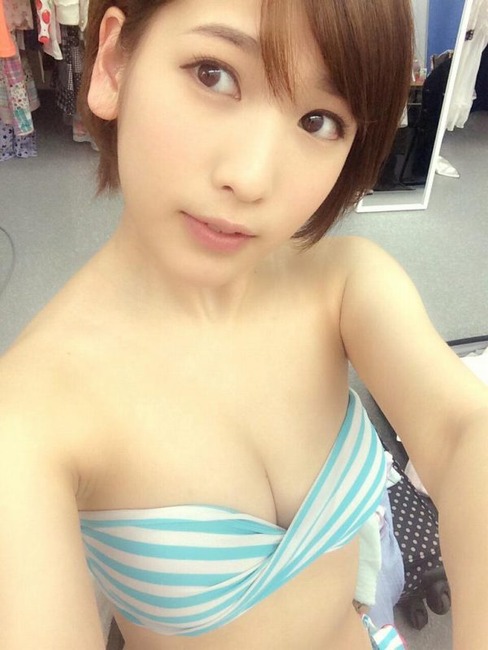 夏目花実 新人グラドルの衣装がエロい 15