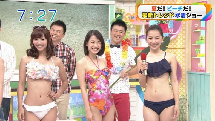 スタジオで行われたHな水着ショーのキャプ画像 26