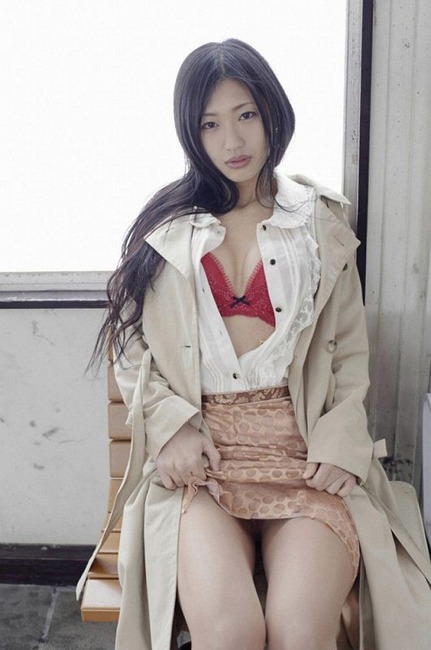 壇蜜さんが浴衣姿で脱いでる着エロ画像40枚 30