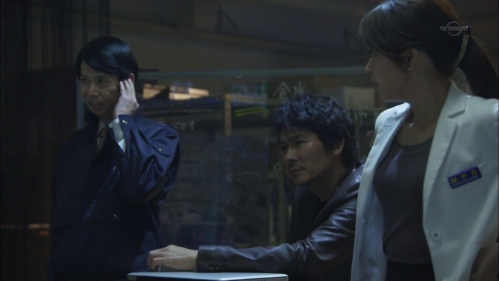 佐藤めぐみ 女優がスーツ姿でパンチラしてるエロ画像 7