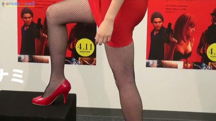 橋本マナミがノーパンドレス衣装で公開記念イベントに出演！ 4