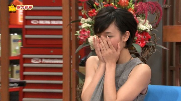 剛力彩芽の二の腕がエロいキャプ画像30枚 8