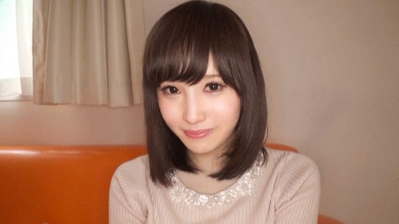 パイパンビッチでH大好きな素人をハメ撮り 11