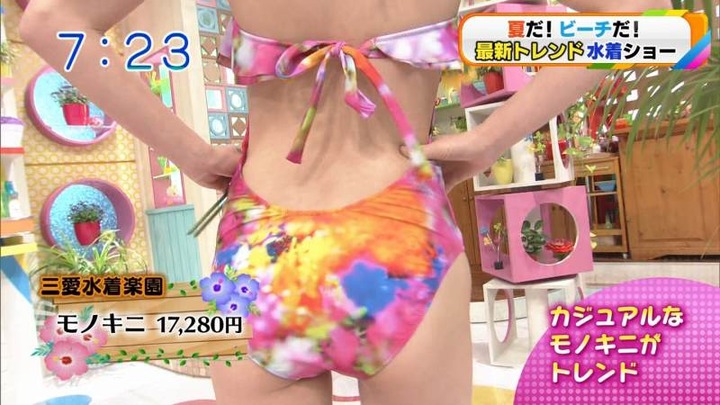 スタジオで行われたHな水着ショーのキャプ画像 4