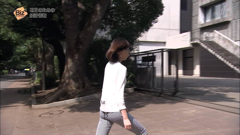 女子アナの透けパンしてるエロキャプ画像 20