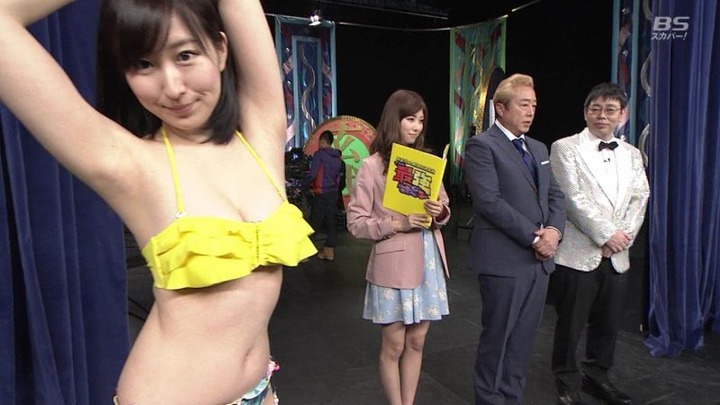 カメラにケツを向けて怒られてるエロキャプ画像他30枚 8