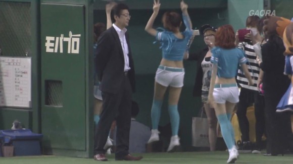 台湾ウェザーガールズの始球式がエロい画像30枚 31