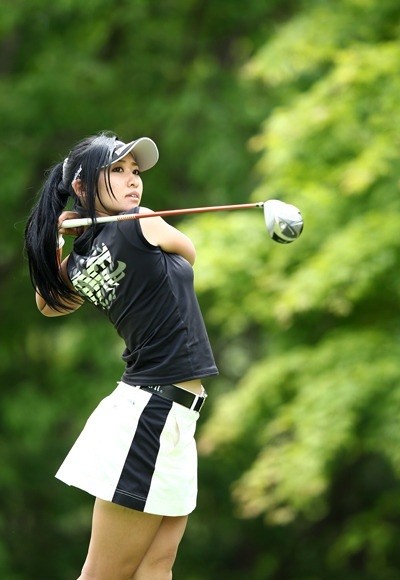 行列のできる法律相談所で宮田志乃　女子プロゴルファーがパンチラしてるお宝エロキャプ画像 6