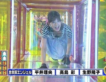 胸チラ、パンチラしてるアイドルや女子アナのエロ画像まとめ 12