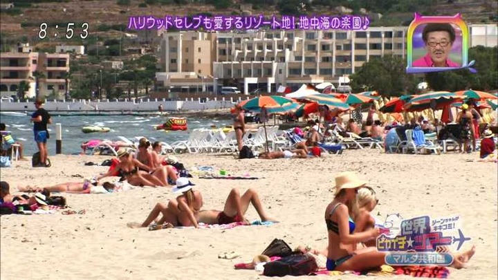 白人モデルの水着姿がエロいキャプ画像 30