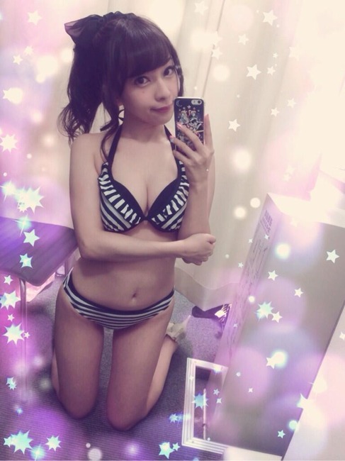 宮本彩希の胸の谷間に飛びつきたくなる自撮りエロ写メ・画像40枚 16