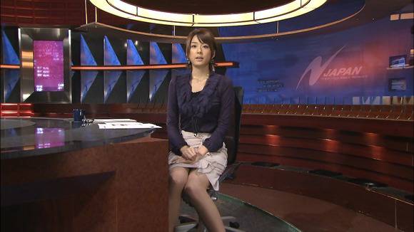人気女子アナのパンチラや胸チラがエロいお宝エロキャプ画像50枚 48