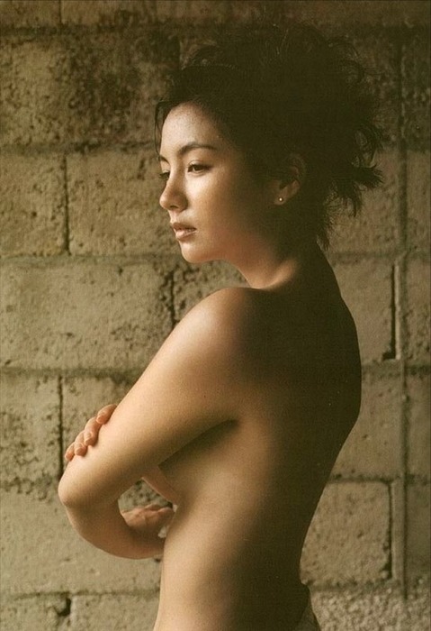 吉本多香美　女優のセミヌードがエロい画像まとめ 21