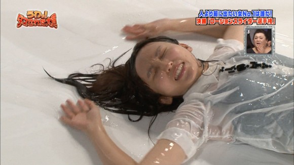 吉木りさが全身ローションまみれになってるエロ画像 6