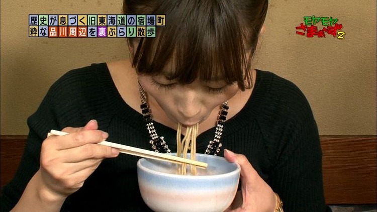 狩野恵里　女子アナがパンチラしそうなエロキャプ画像30枚　モヤモヤさまぁ～ず 9