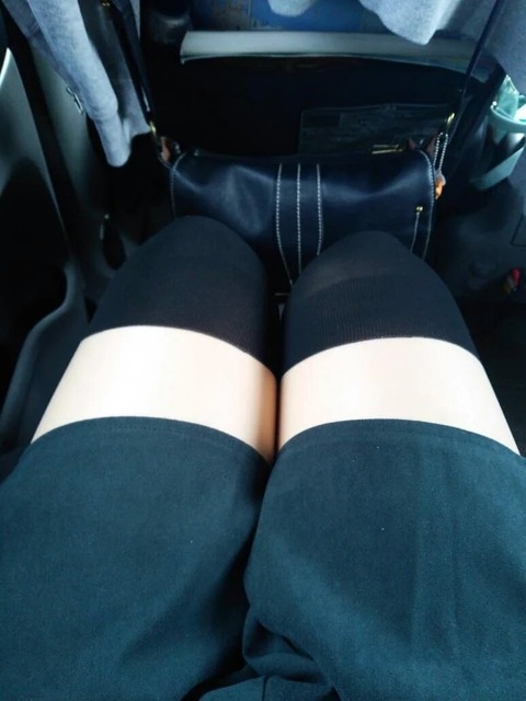 【素人ニーハイエロ画像】絶対領域を見せてくれる女神が自撮りを大量うｐｗｗｗｗｗ 4