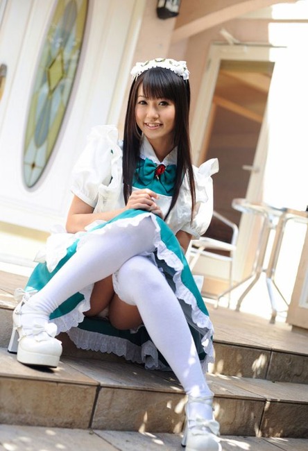 メイドさんがパンツを見せてくれてるエロ画像 29