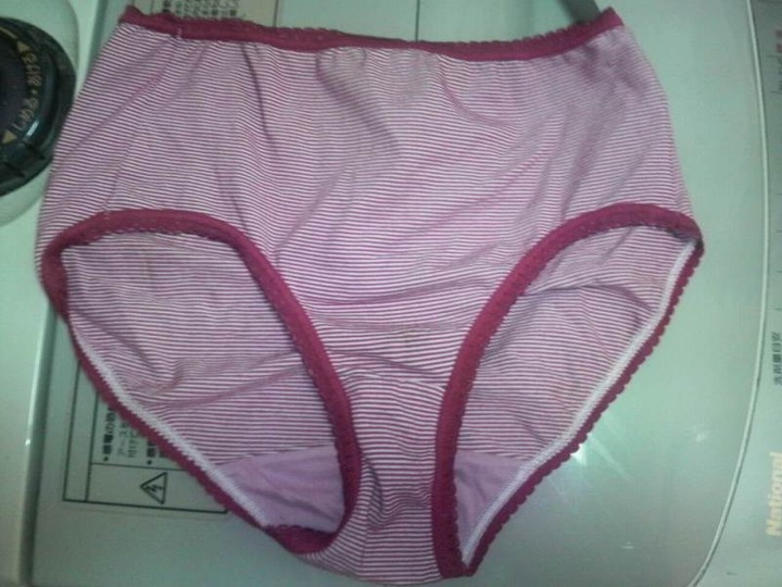 洗濯機の中にある素人のシミ付きパンツってエロいよね 19