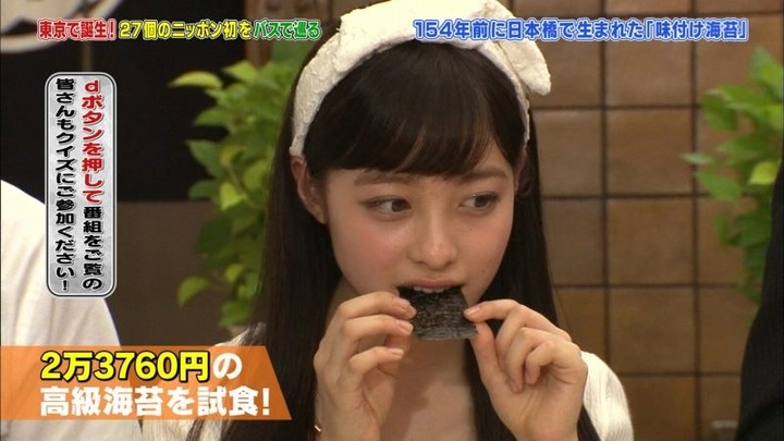 橋本環奈ちゃんがミニスカ衣装でパンチラしそう 21