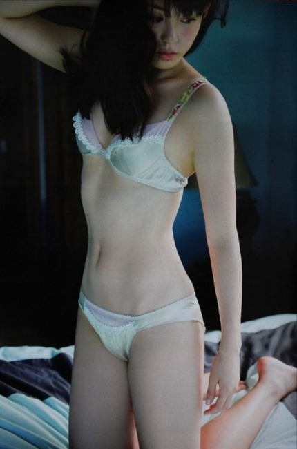 本仮屋ユイカ（もとかりやユイカ）女優の下着や水着姿が抜けるエロ画像 2