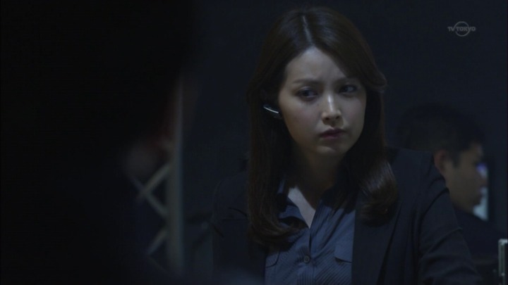 佐藤めぐみ 女優がスーツ姿でパンチラしてるエロ画像 12