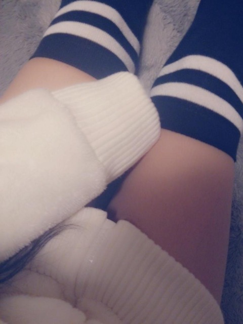 【素人ニーハイエロ画像】絶対領域を見せてくれる女神が自撮りを大量うｐｗｗｗｗｗ 17