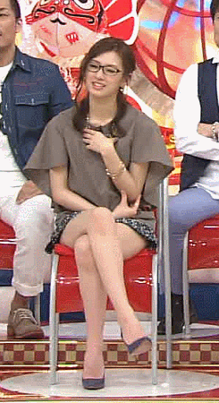 北川景子がパンチラしてるGIF画像