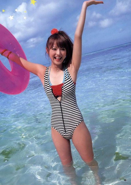 佐々木希の水着やサンタコスプレがエロい画像40枚 22