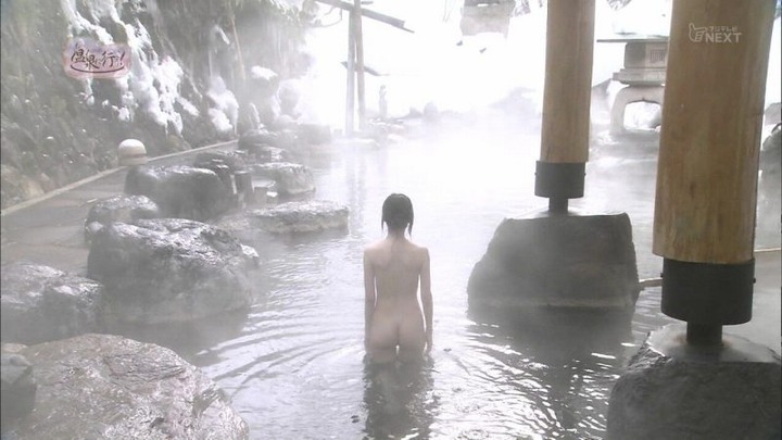 温泉に行こうで林香琳が黒下着を脱いでるエロキャプ画像60枚 37
