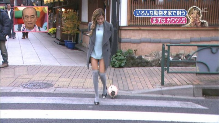 【画像】ローラの着衣巨乳や太ももに興奮する 8