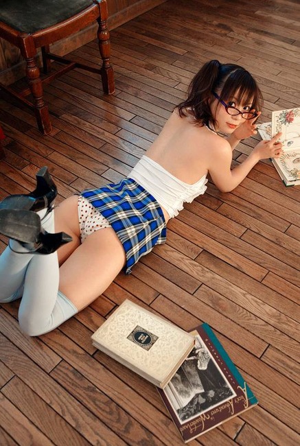 中川翔子・しょこたんの網タイツ・太ももがエロい画像30枚 30