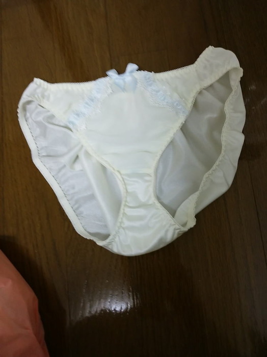 素人のシミ付きパンティ・下着って異常に興奮するよね 4