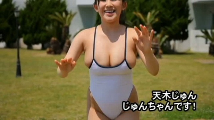 天木じゅん 爆乳グラドルの乳首が見えそうな画像 18
