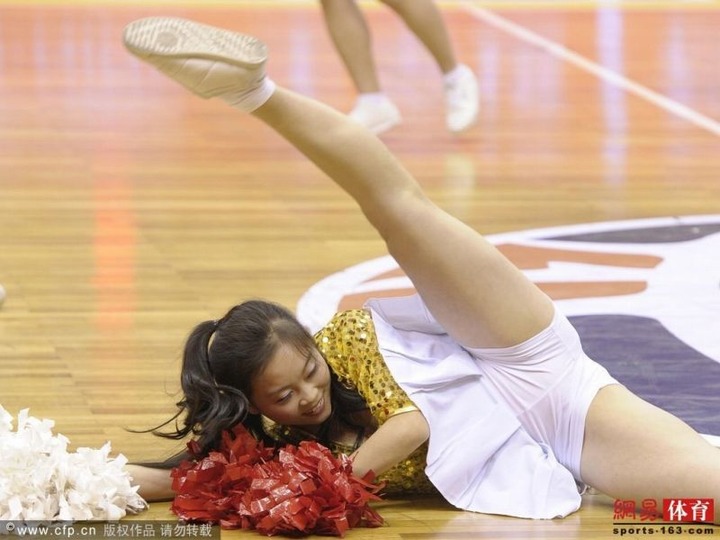 台湾チアリーダーのパンチラや胸チラがエロい画像35枚 18