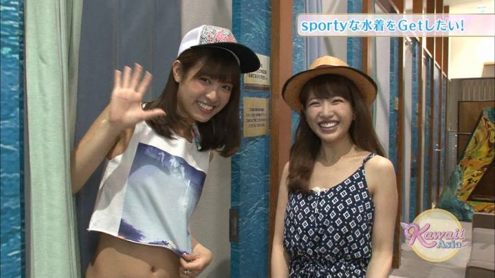 私服から水着に着替えてる巨乳素人のエロ画像 30