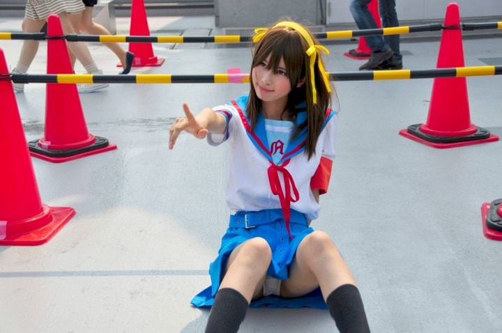 パンツ見えそうな素人コスプレイヤーのエロ画像 27