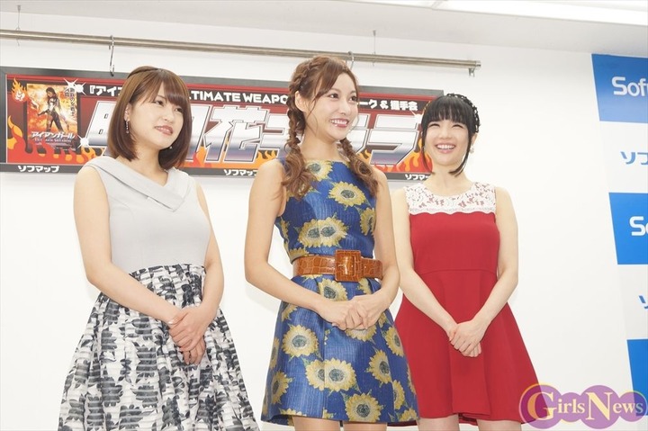 明日花キララ・岸明日香・森下悠里の美女三人がソフマップに登場 5