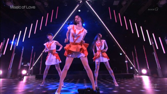 Perfumeがミニスカパンチラしてるエロ画像30枚 22