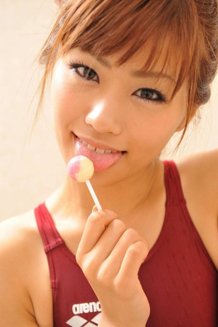安枝瞳 レースクイーン・モデルの色白ボディがエロい画像 9