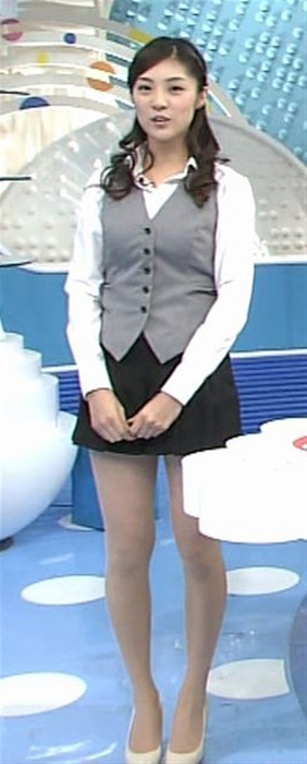 元モデルで女子アナの岩本乃蒼の太ももが綺麗な画像 20